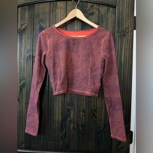 Lululemon - Crop long sleeve tee